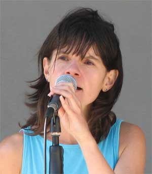 Céline chanteuse de Courvite-Isabelle